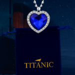 Collier Élégance Océane – Grand Pendentif Cœur Bleu Inspiration Titanic