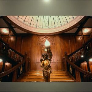 Toile Murale Grand Escalier du Titanic – Format XXL 140×240 cm